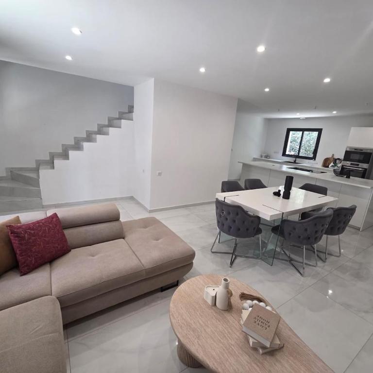 Beautiful family villa with terrace and garden - Villa de 1 dormitorio - 1