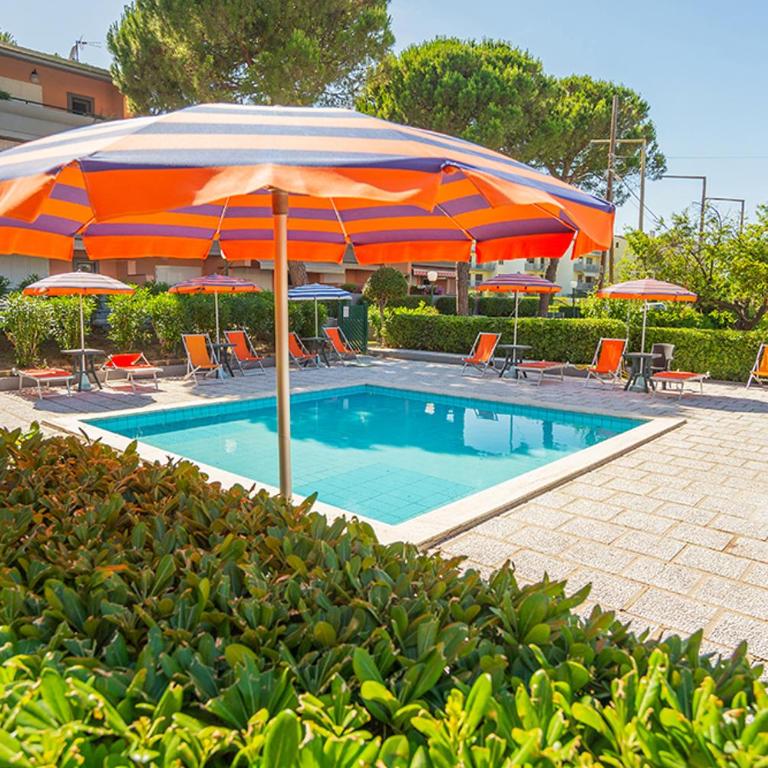 Trilocale fronte mare con piscina condominiale - Appartamento con 2 Camere da Letto - 2