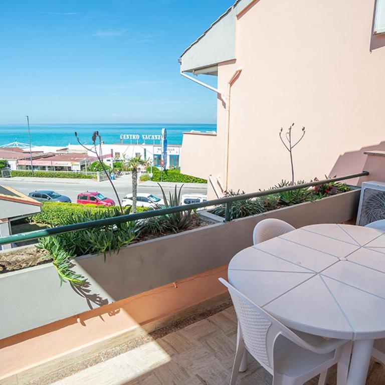 Trilocale fronte mare con piscina condominiale - Appartamento con 2 Camere da Letto - 4