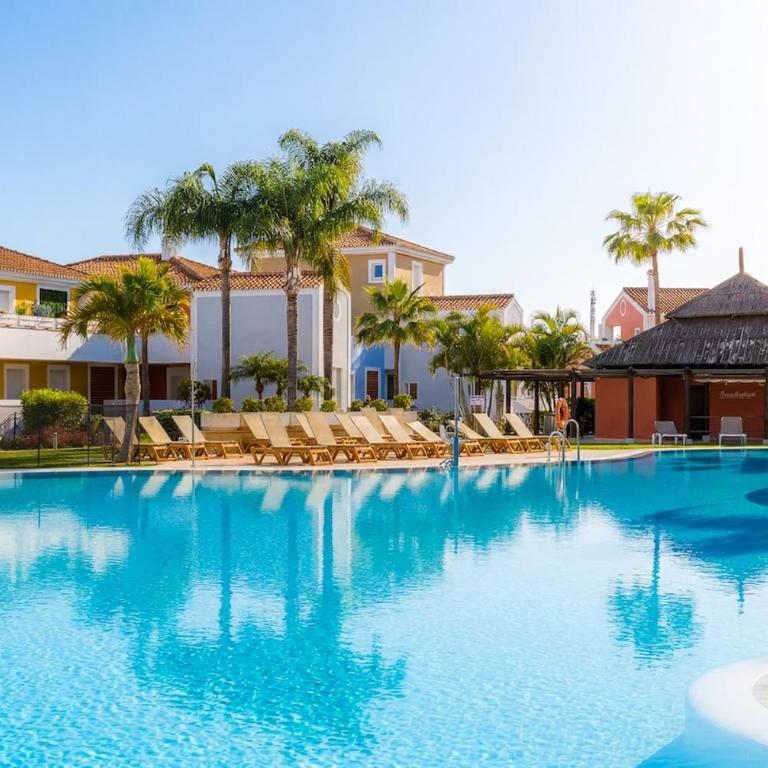 Comfortable apartment with a large terrace and a pool - Apartment mit 2 Schlafzimmern - 1