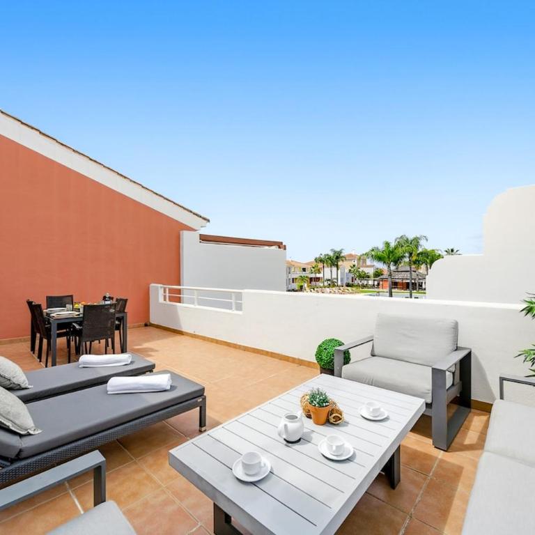 Comfortable apartment with a large terrace and a pool - Apartment mit 2 Schlafzimmern - 7
