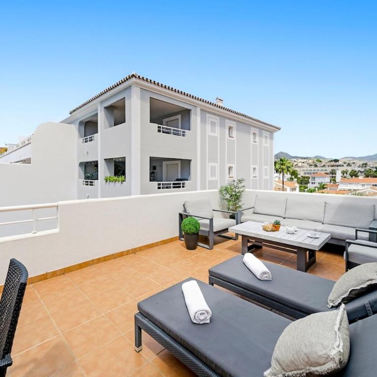 Comfortable apartment with a large terrace and a pool - Apartment mit 2 Schlafzimmern - 24