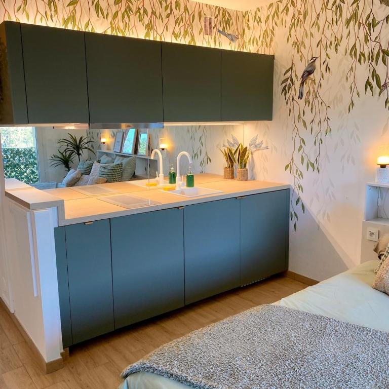 ChezLisa - Cozy Studio with Terrace and Parking - Appartement 1 Chambre - 2