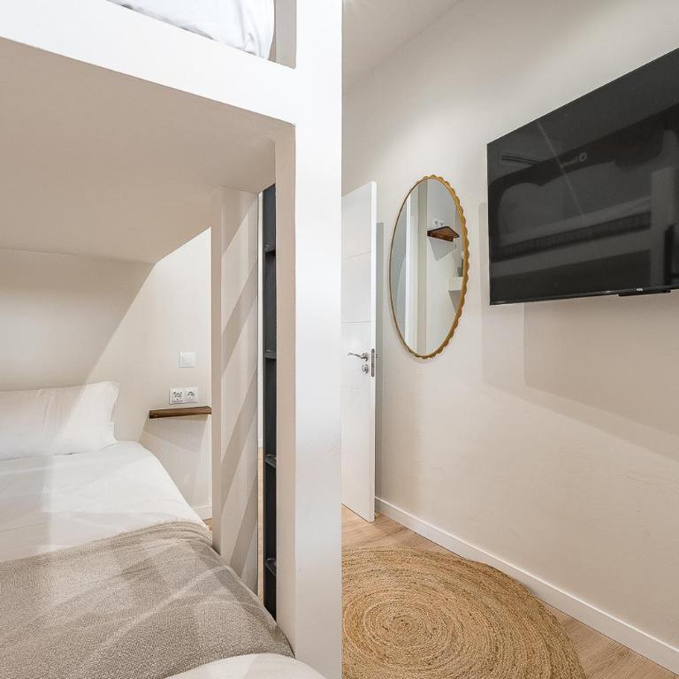 Camp Nou Grand Apartment - Four-Bedroom Luxury Apartment - 32