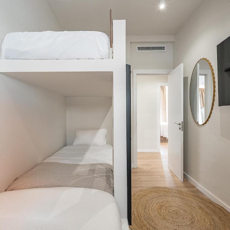 Camp Nou Grand Apartment - Four-Bedroom Luxury Apartment - 33