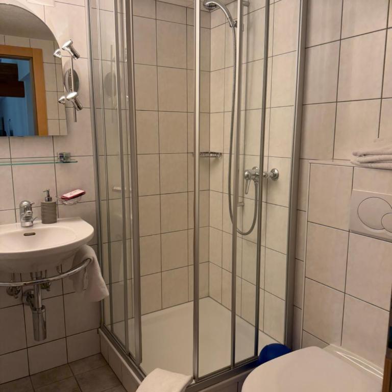 Hotel Grimsel - Dreibettzimmer mit Balkon - Nebengebäude - 1