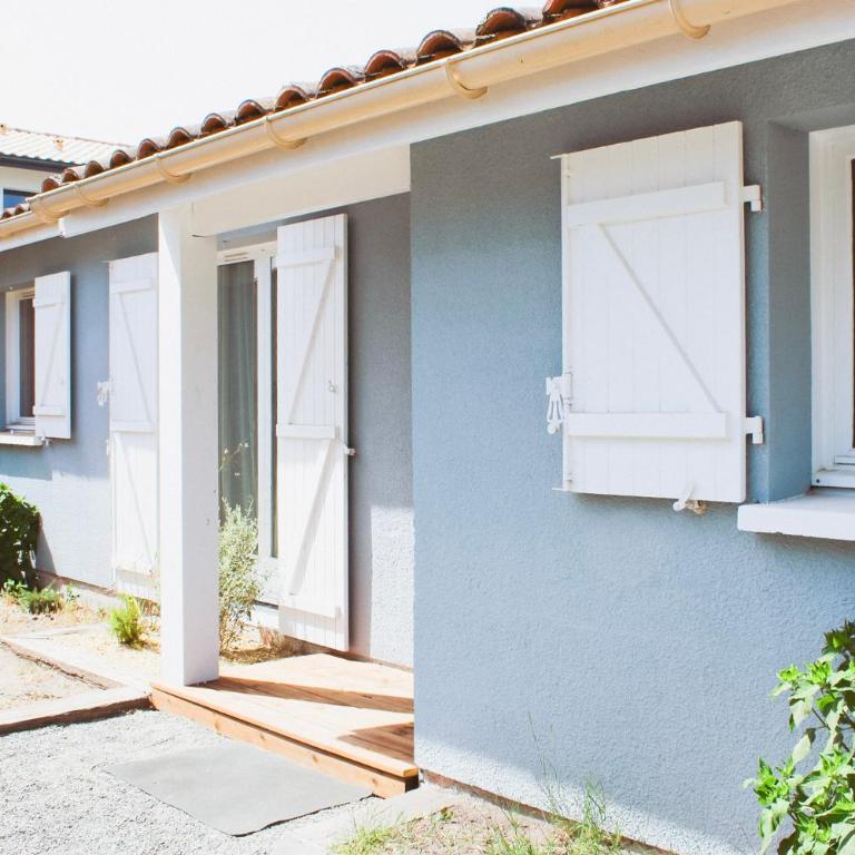 Maison Bleue 8 à 10pers avec Piscine - Haus mit 5 Schlafzimmern - 8