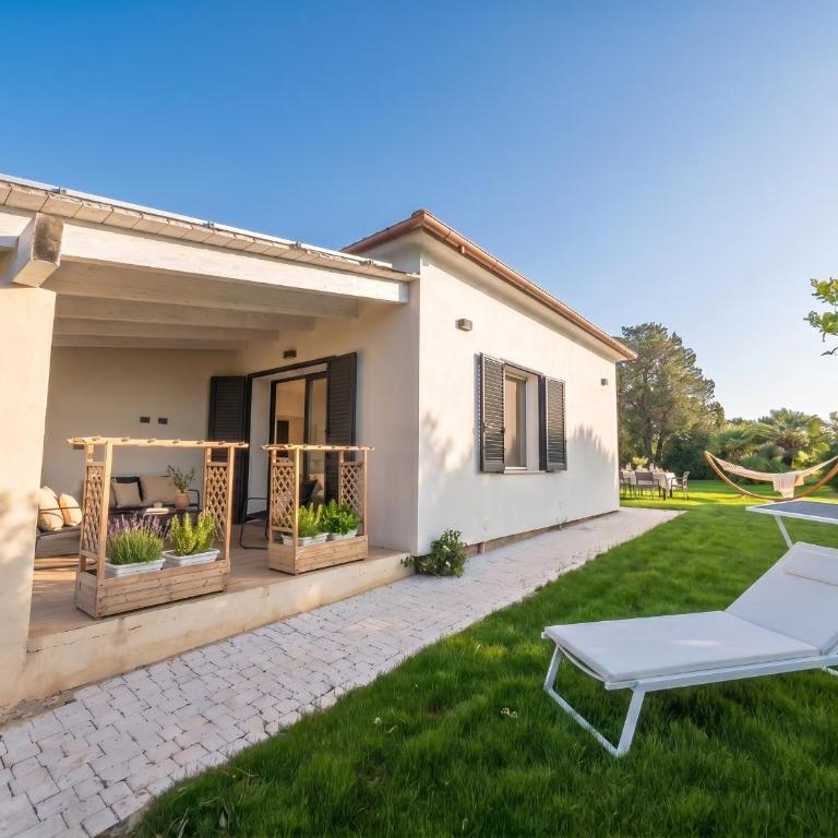 Villa Miramare Peaceful Oasis with Garden, Pool and Sea View in Alghero - Villa con Piscina Privata - 5