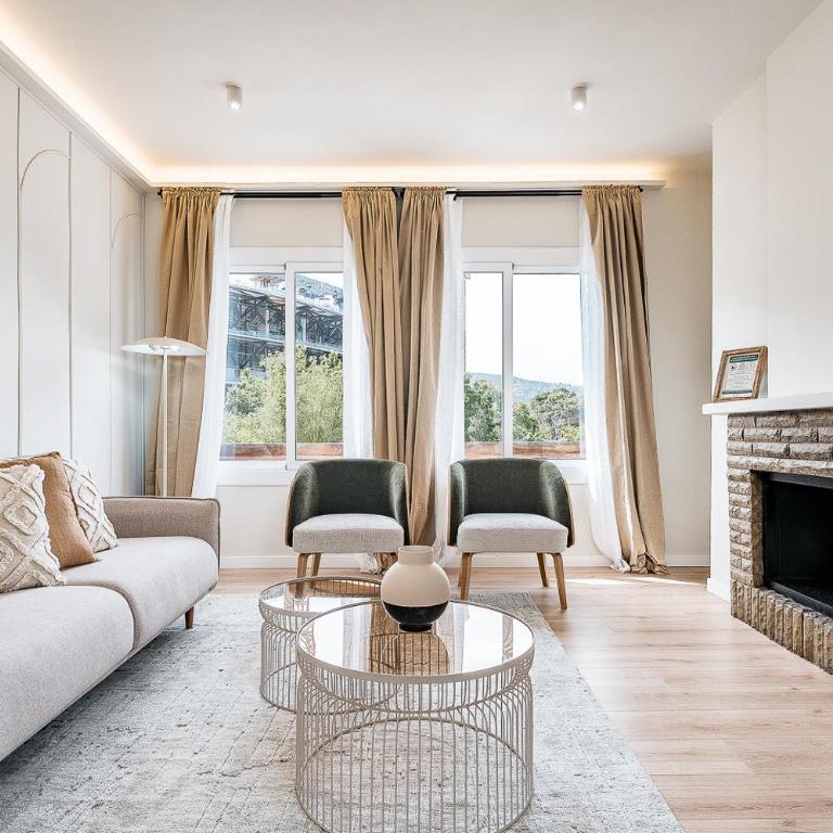 Camp Nou Grand Apartment - Four-Bedroom Luxury Apartment - 1