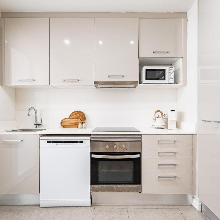 Camp Nou Grand Apartment - Four-Bedroom Luxury Apartment - 11