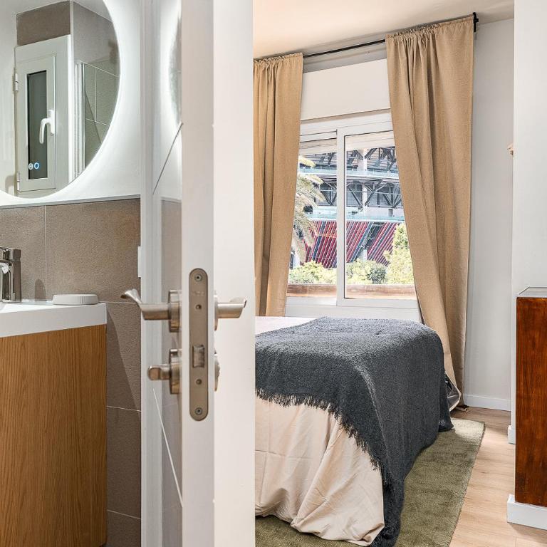 Camp Nou Grand Apartment - Four-Bedroom Luxury Apartment - 17