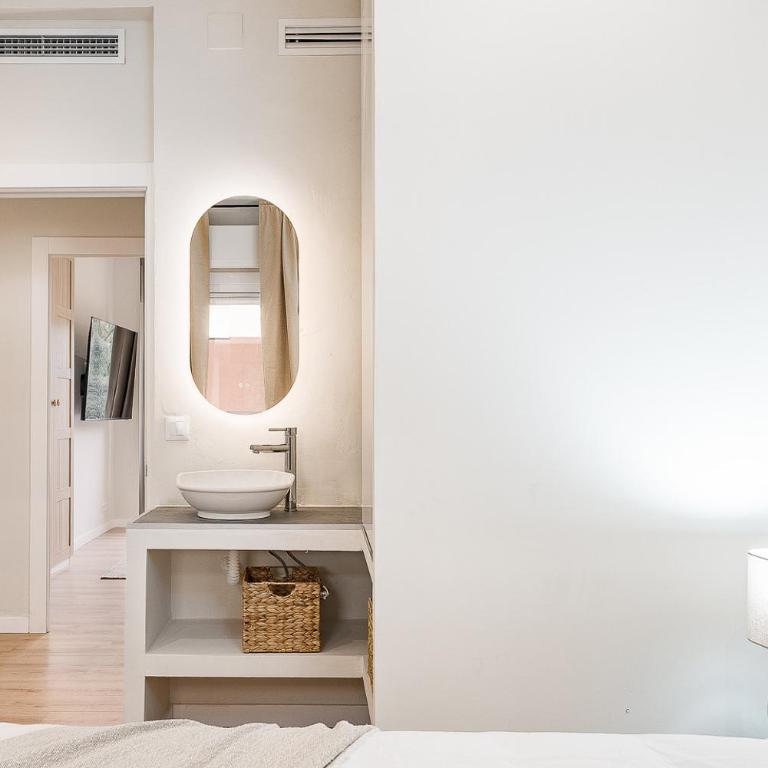 Camp Nou Grand Apartment - Four-Bedroom Luxury Apartment - 29