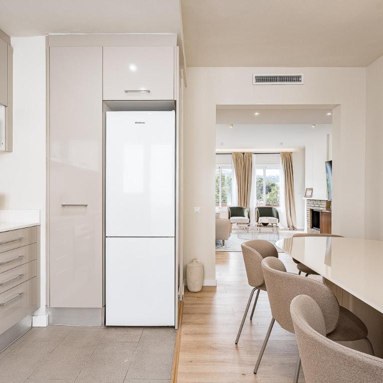 Camp Nou Grand Apartment - Four-Bedroom Luxury Apartment - 9