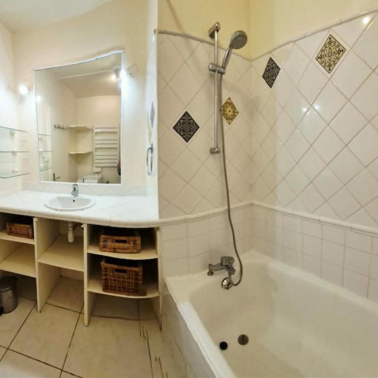 Les pieds dans l'eau, vue mer imprenable et Parking privé - Appartement 1 Chambre - 35