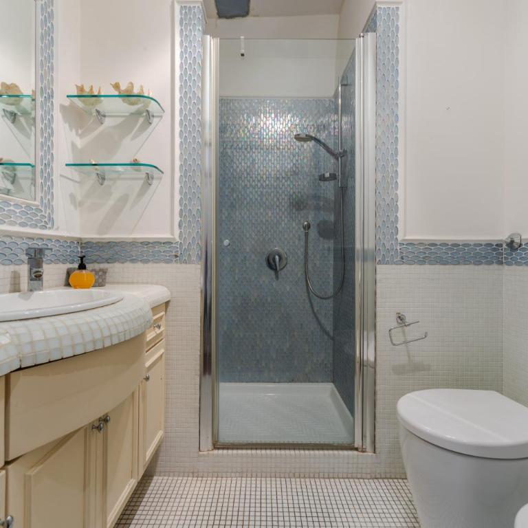Victor House - Three-Bedroom Apartment - 6