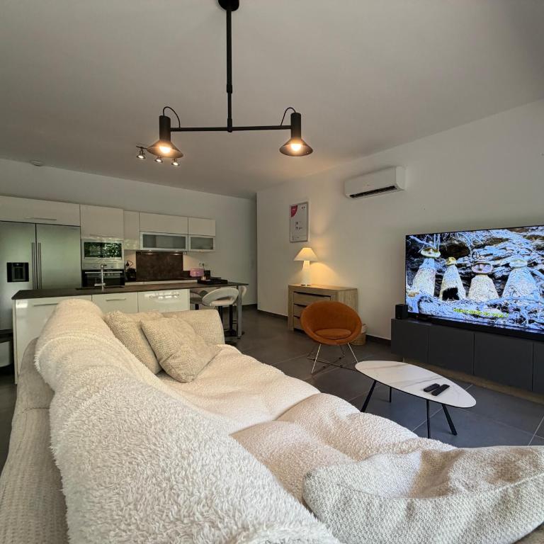 Appartement U Schegaru - Centre Ville de Porto-Vecchio - Two-Bedroom Apartment with Balcony and Terrace - 3