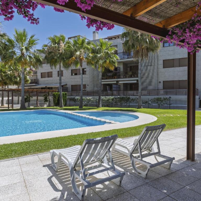 Luma Star - Deluxe Two-Bedroom Apartment with Garden View - 3