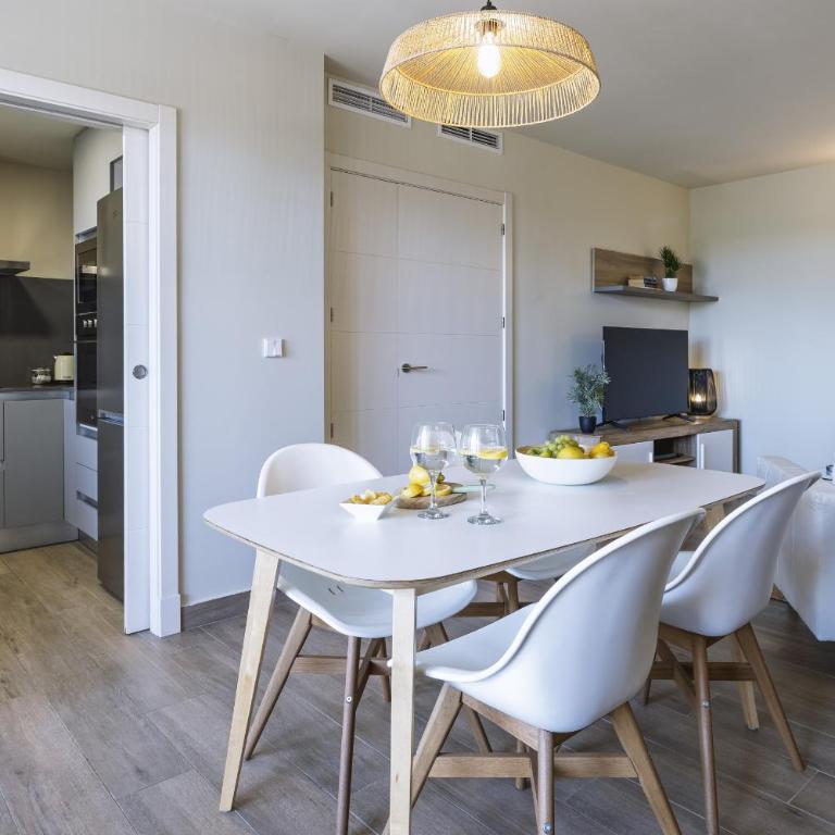 Luma Star - Deluxe Two-Bedroom Apartment with Garden View - 12