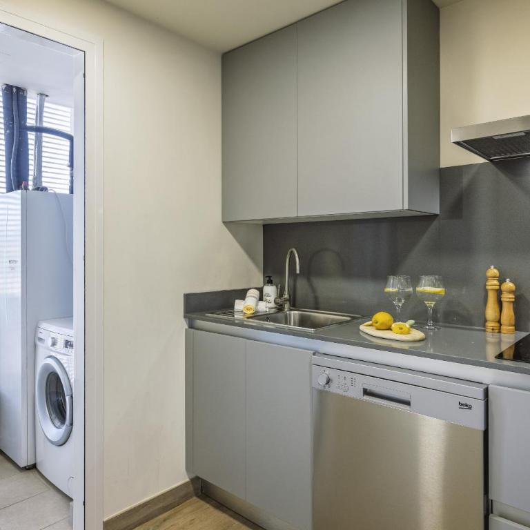 Luma Star - Deluxe Two-Bedroom Apartment with Garden View - 14
