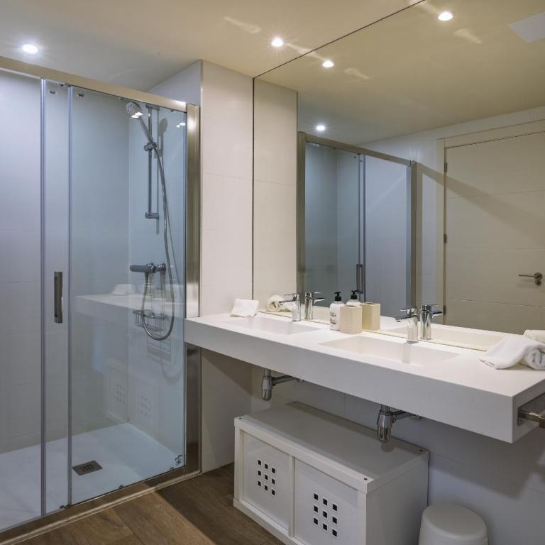 Luma Star - Deluxe Two-Bedroom Apartment with Garden View - 21