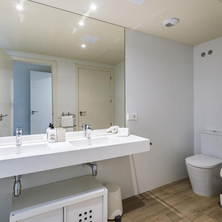 Luma Star - Deluxe Two-Bedroom Apartment with Garden View - 22