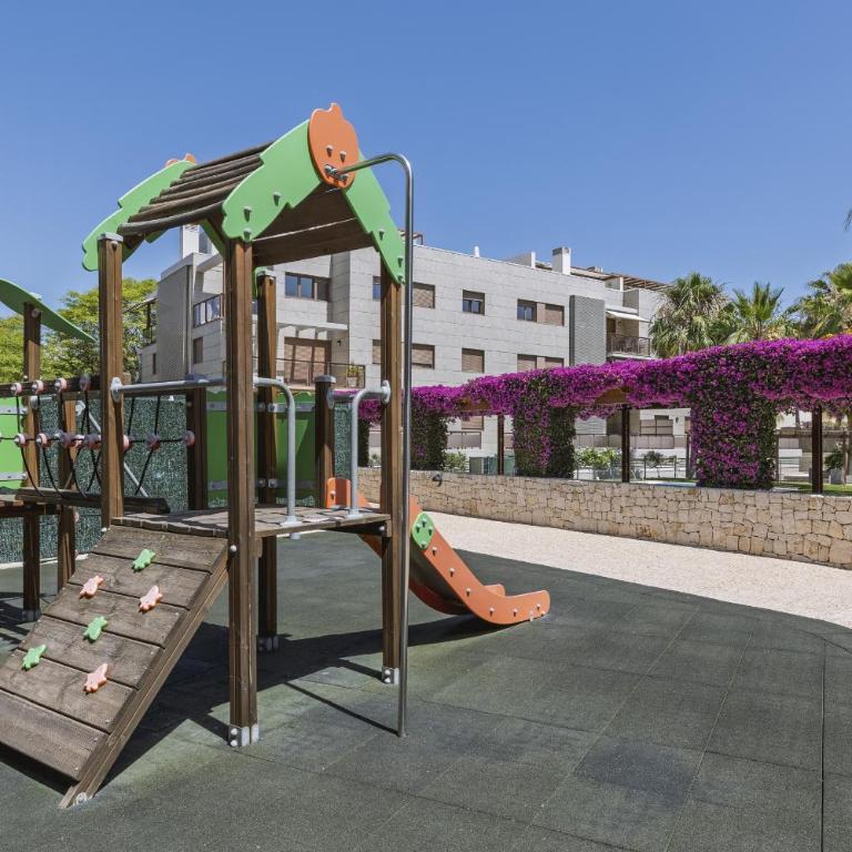 Luma Star - Deluxe Two-Bedroom Apartment with Garden View - 29