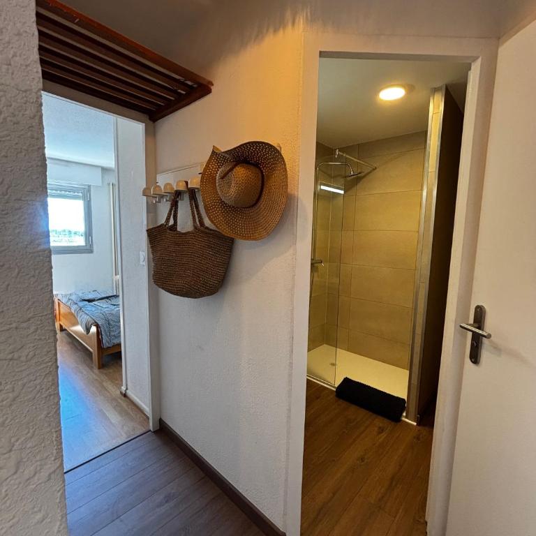 Esprit vacances,Piscine,Vue sur le Port,Parking privé,Commerces et restaurants - Appartement 1 Chambre - 11