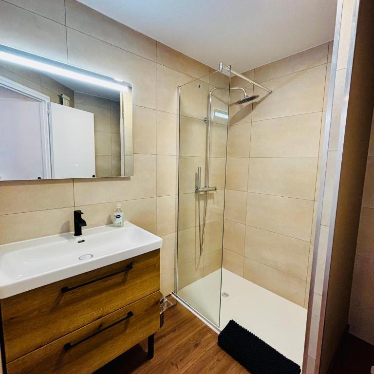 Esprit vacances,Piscine,Vue sur le Port,Parking privé,Commerces et restaurants - Appartement 1 Chambre - 10