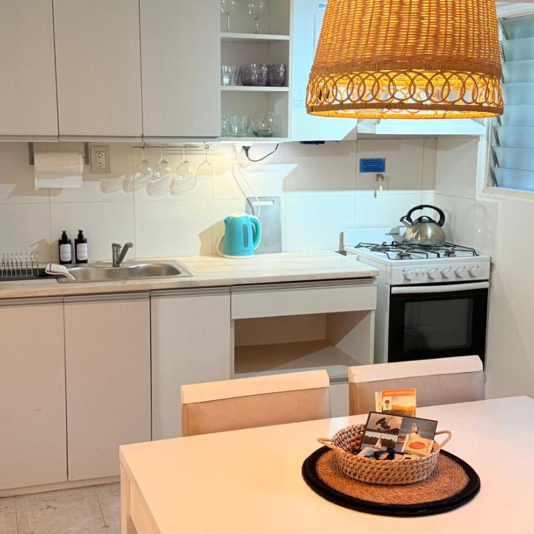 ALOJATE Departamento Iluminado y cómodo cerca del centro con Cochera - Apartamento de 2 dormitorios - 17