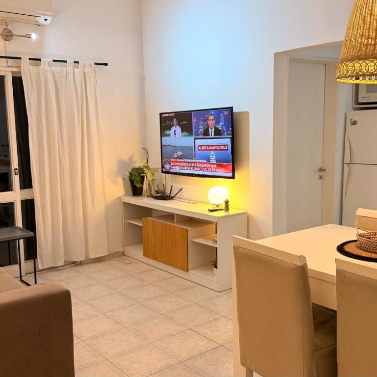 ALOJATE Departamento Iluminado y cómodo cerca del centro con Cochera - Apartamento de 2 dormitorios - 16