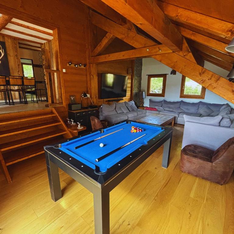 Slope-Side Chalet w/Jacuzzi, Home Cinema, for 16 Guests - Chalet - 4