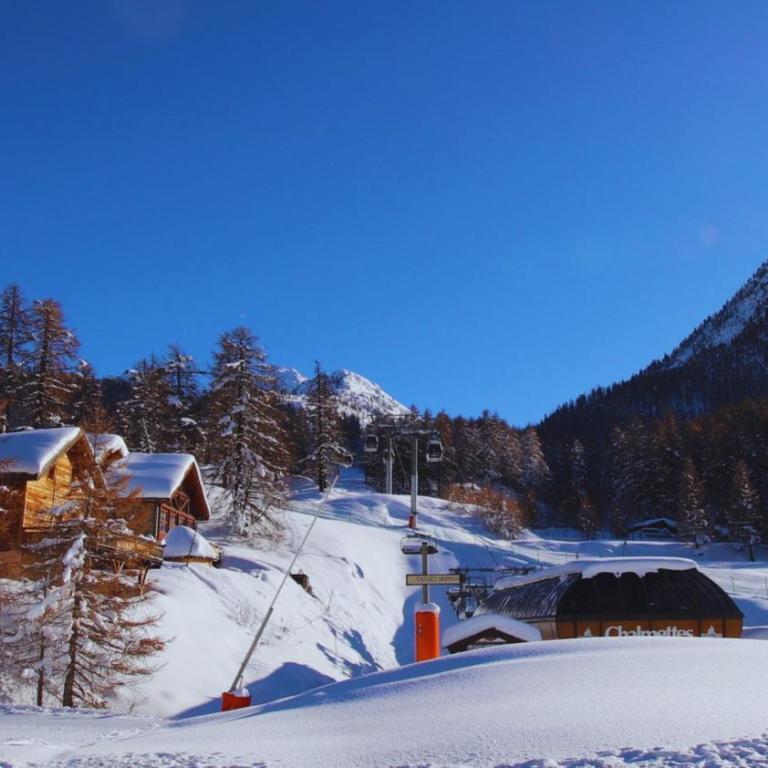 Slope-Side Chalet w/Jacuzzi, Home Cinema, for 16 Guests - Chalet - 3