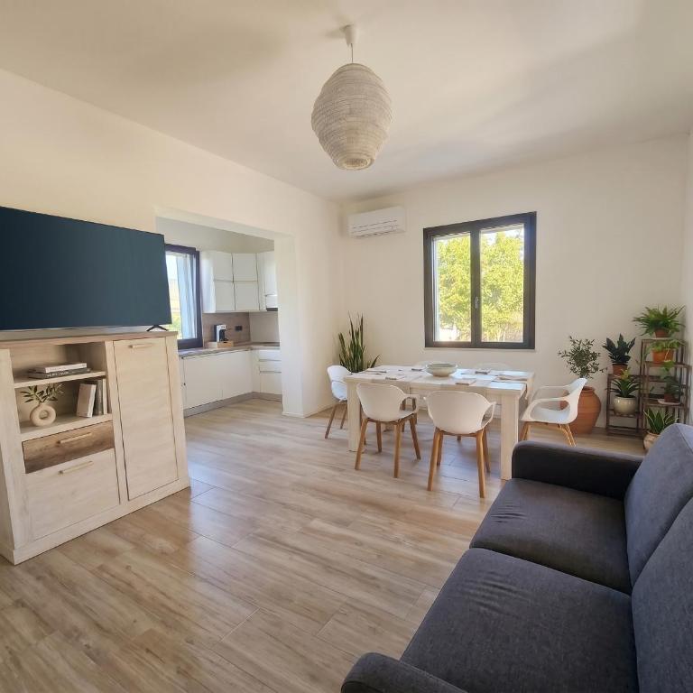 Villa Miramare Peaceful Oasis with Garden, Pool and Sea View in Alghero - Villa con Piscina Privata - 21