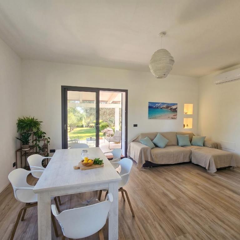 Villa Miramare Peaceful Oasis with Garden, Pool and Sea View in Alghero - Villa con Piscina Privata - 26