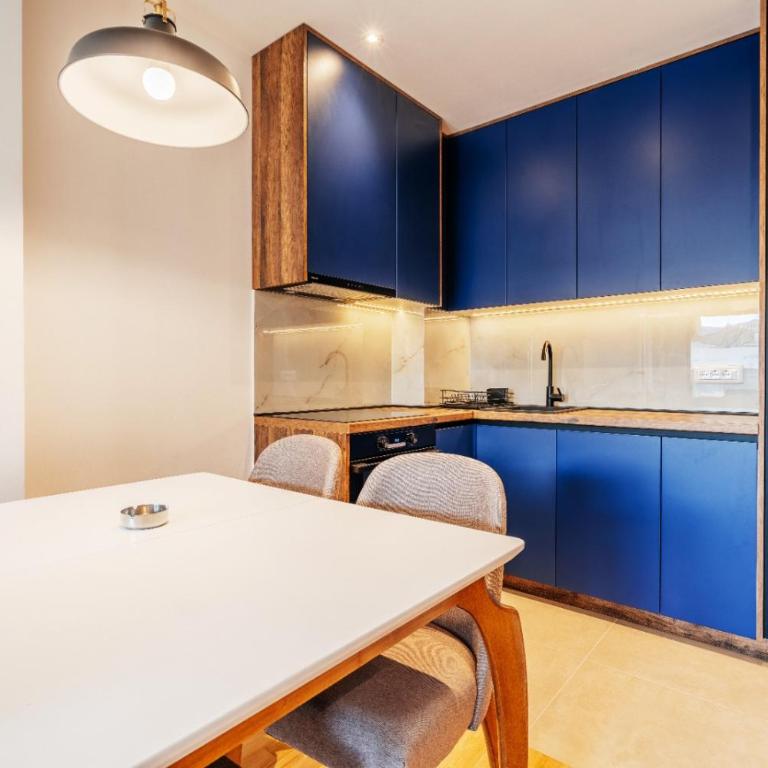 Central Apartments Budva - Apartman sa Pogledom na Grad - 5