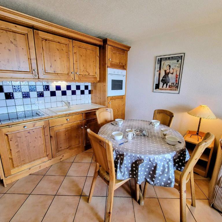 Appartement lumineux au calme avec balcon et accès skis aux pieds - FR-1-346-397 - Appartement - 12