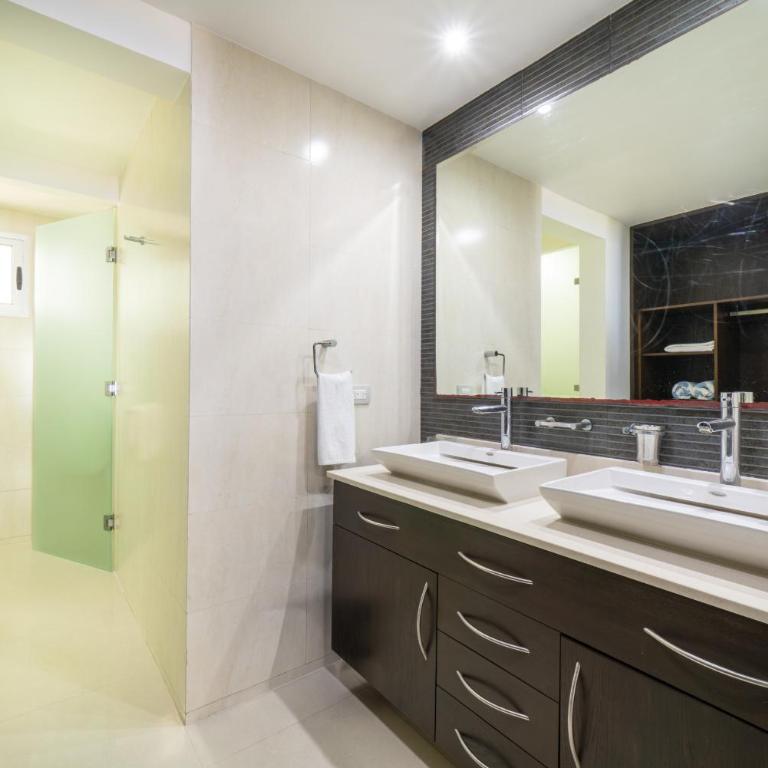 Beachfront Condo with tub, 3 BR & Pool - At Mareazul Condo Corazon - Appartement - 4