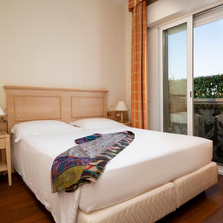 Hotel Byron - Doppel- oder Zweibettzimmer - 2