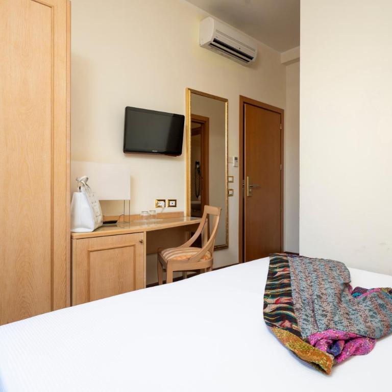 Hotel Byron - Doppel- oder Zweibettzimmer - 4
