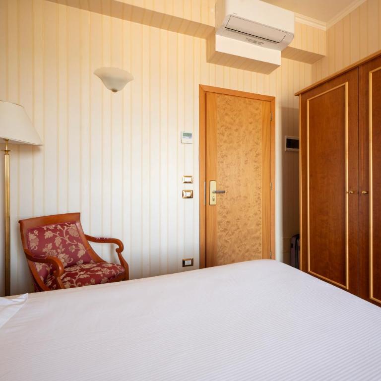 Hotel Byron - Superior Zimmer mit Kingsize-Bett oder 2 Einzelbetten - 1