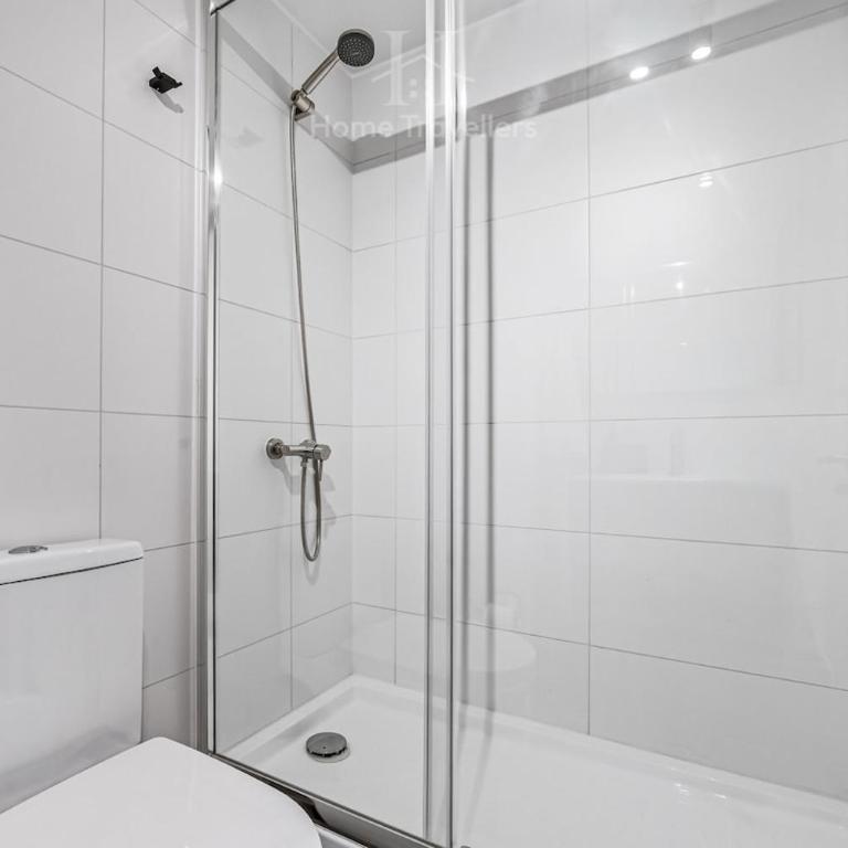 HT Near the metro with Terrace with AC and parking - One-Bedroom Apartment - 21