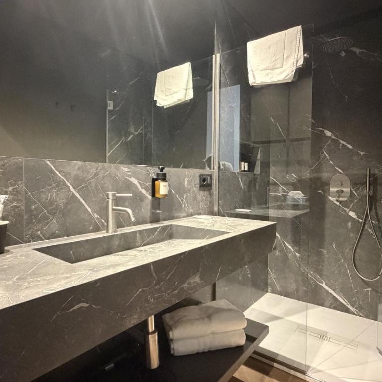 Palazzo Montella - Side sea view Suite with Bathtub - 6