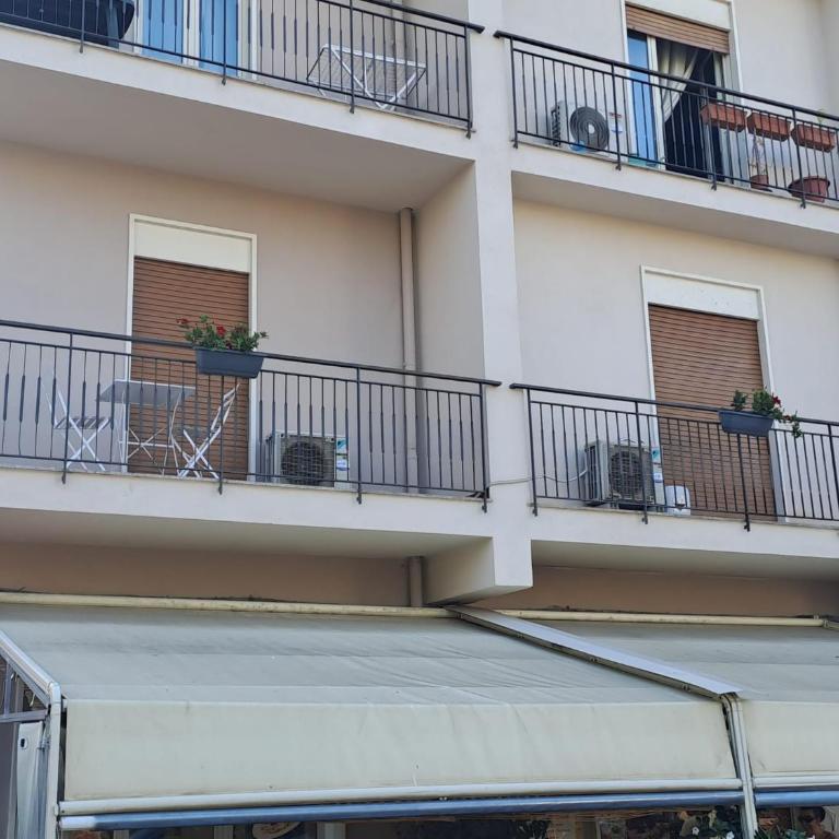 Medoro Piazza Roma Rooms - Suite Familiare con Balcone - 10
