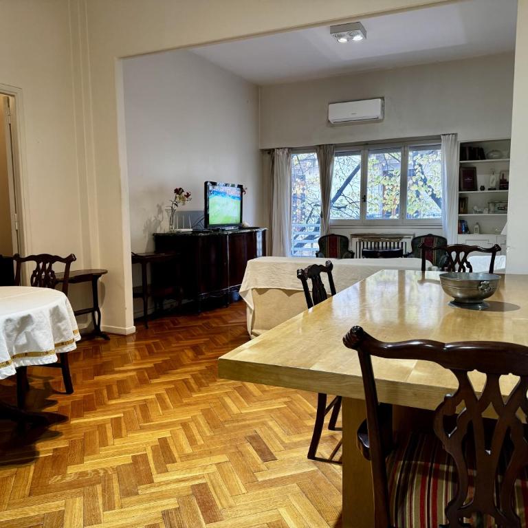 Elegante depto Recoleta, 2 dorm y balcón - Apartamento Superior de 2 dormitorios - 1