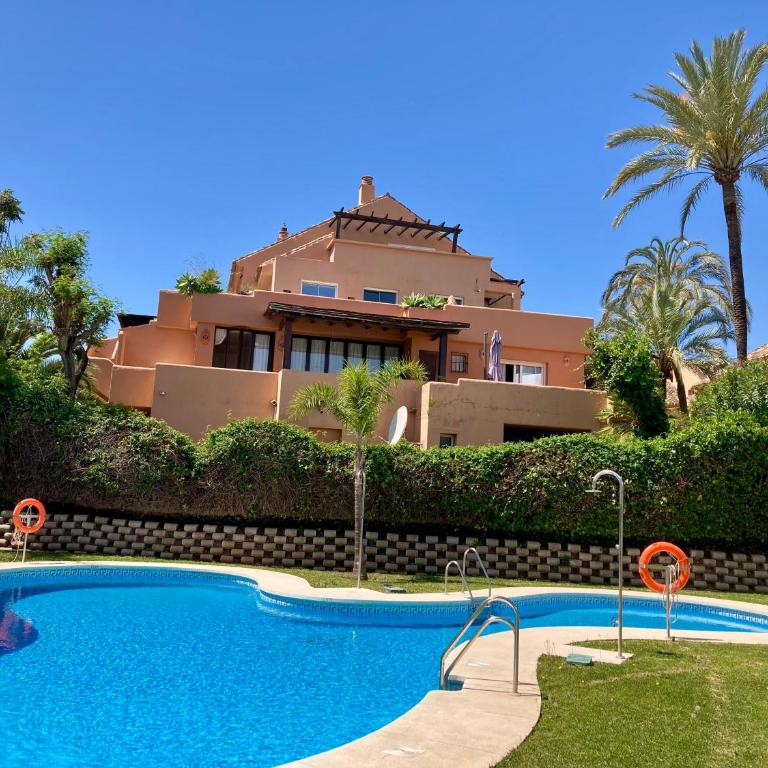 Las Lomas Marbella Club Golden Mile - Apartamento de 2 dormitorios con vistas a la piscina - 2