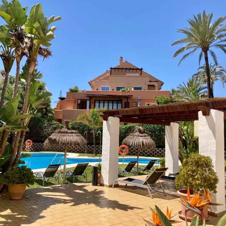 Las Lomas Marbella Club Golden Mile - Apartamento de 2 dormitorios con vistas a la piscina - 4