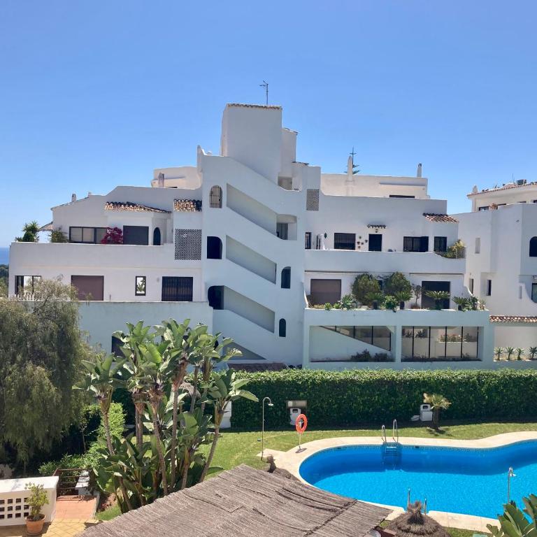 Las Lomas Marbella Club Golden Mile - Apartamento de 2 dormitorios con vistas a la piscina - 31