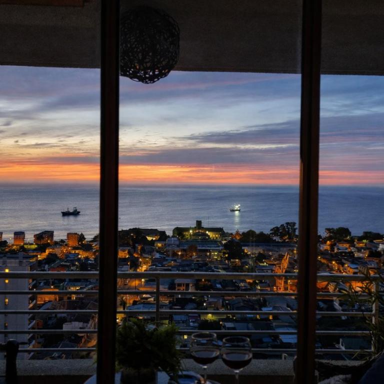 Departamento con amplia y bella vista a la bahía de Valparaiso - Three-Bedroom Apartment - 27
