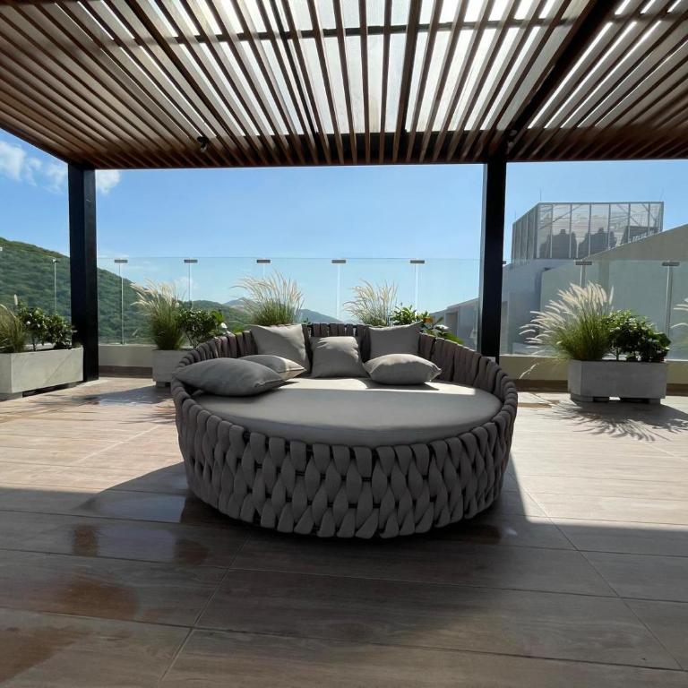 Infinity pool beach view - One-Bedroom Apartment - 16