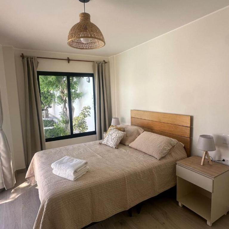Private Room in Seafront House - Queen Room with Pool View - 40